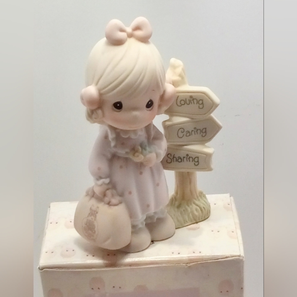Precious Moments Figurine C0013 Loving Caring and Sharing Along the Way With Box